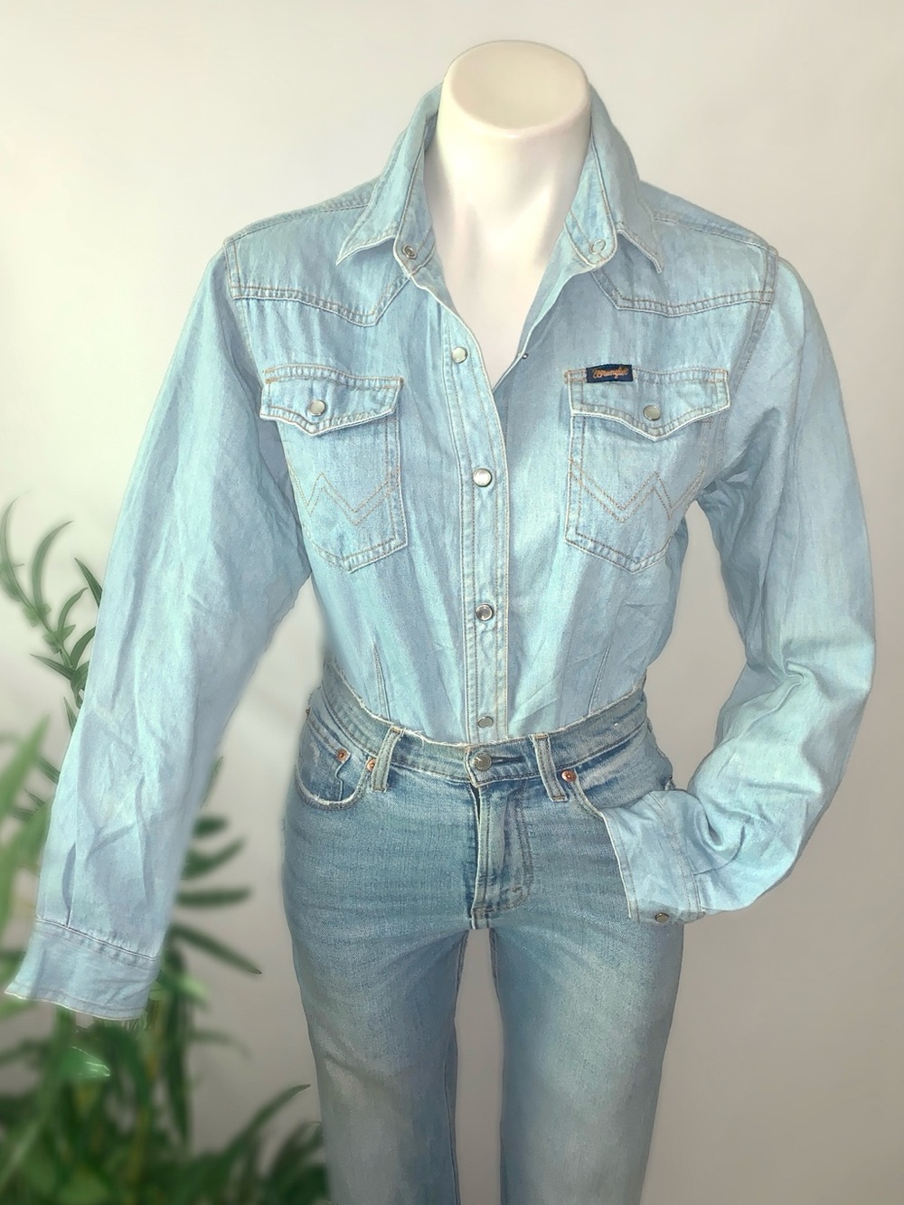 80s :: Vintage Wrangler Western Denim Shirt Pearl Snap Button